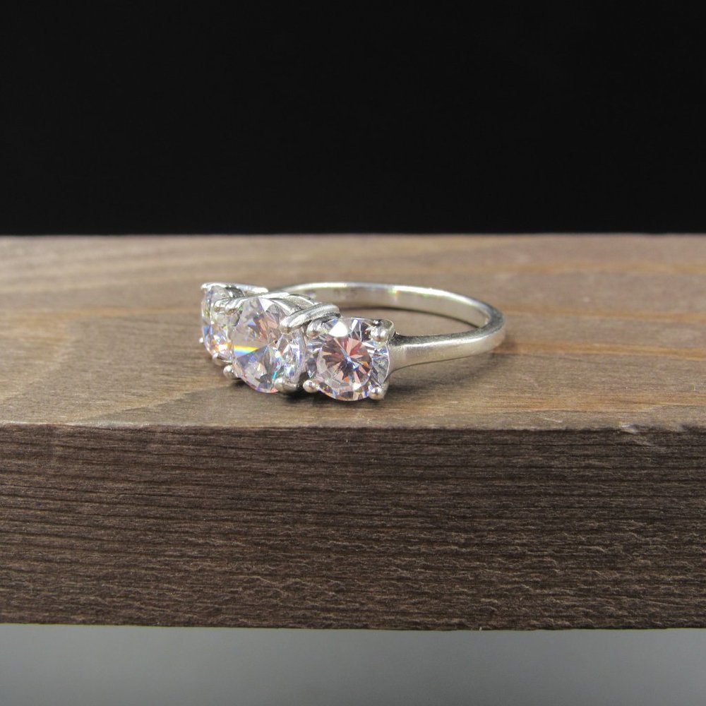 Size 7 Sterling Silver Amazing Triple Cubic Zirconia Band Ring Vintage - Picture 4 of 9